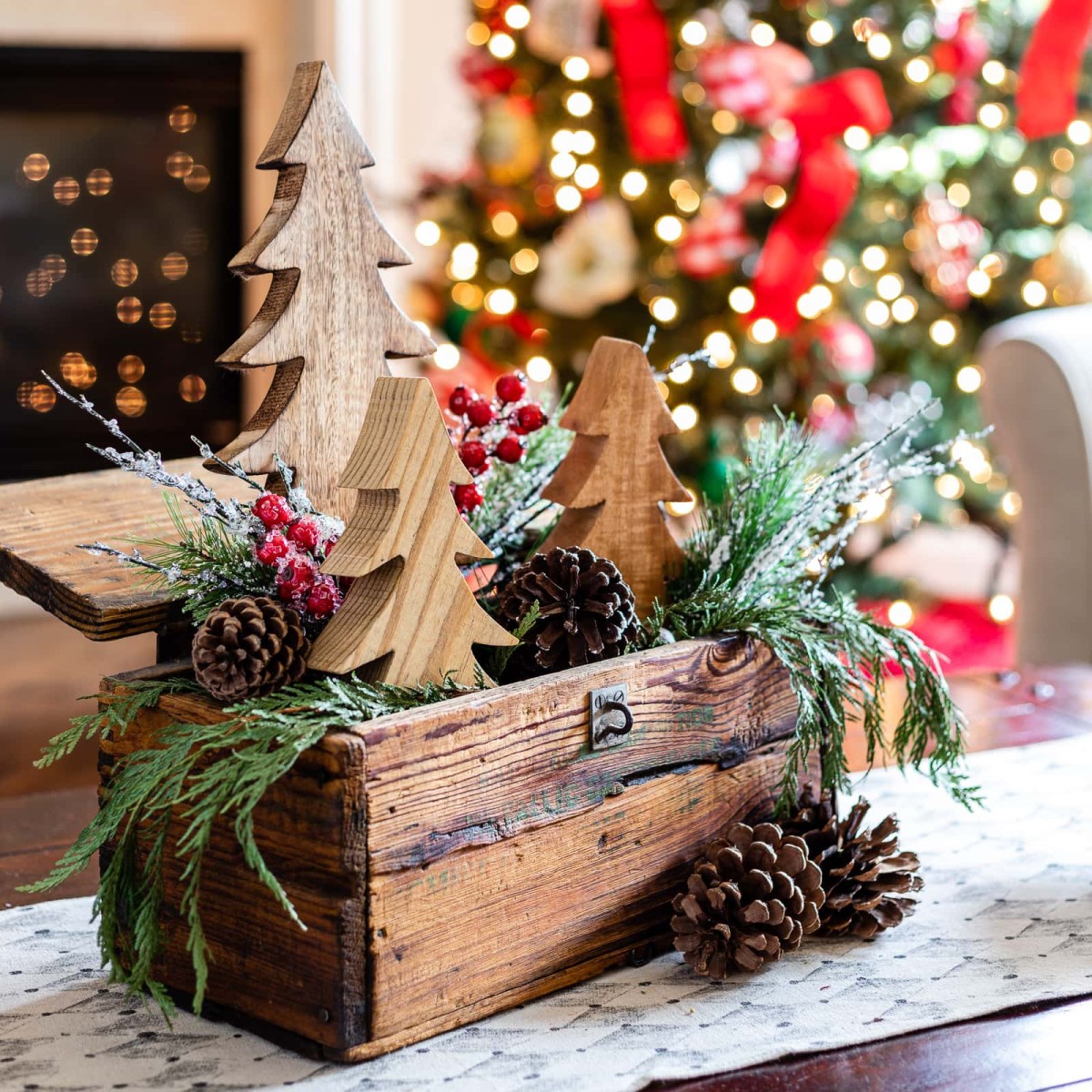 How to Style the Best Christmas Coffee Table Decor